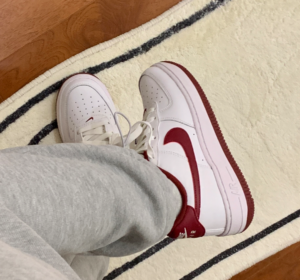 Giay Nike Air Force 1 LV8 'White Red' FV5948-105