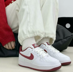 Giay Nike Air Force 1 LV8 'White Red' FV5948-105