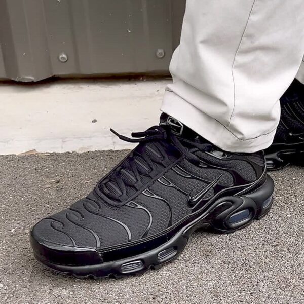 Giay Nike Air Max Plus 'Triple Black' 604133-050