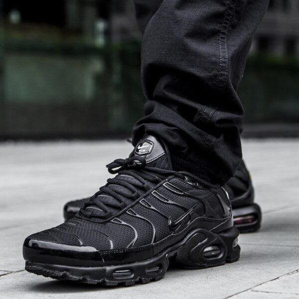 Giay Nike Air Max Plus 'Triple Black' 604133-050