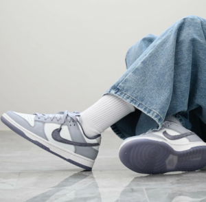 Giay Nike Dunk Low SE 'Light Carbon' FJ4188-100