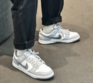 Giay Nike Dunk Low SE 'Light Carbon' FJ4188-100