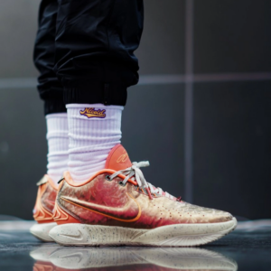 Giay Nike LeBron 21 'Queen Conch' FN0709-800