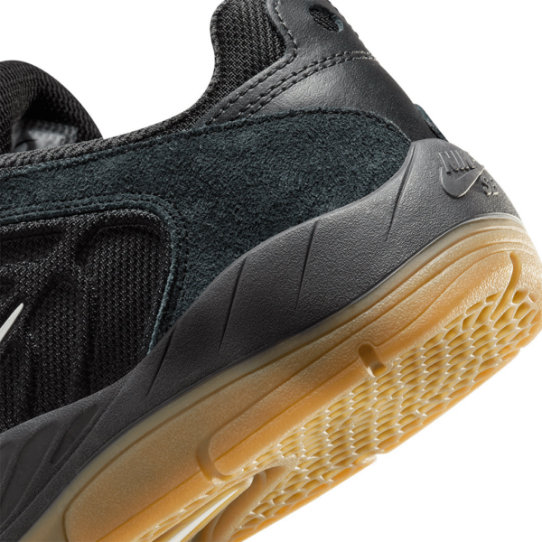 Giay Nike SB Vertebrae 'Black Gum' FD4691-001