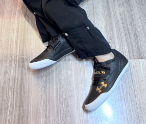 Giay Under Armour Centric Grip 'Black Gold' 3021862-003