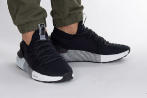 Giay Under Armour HOVR Phantom 3 'Black White' 3025516‑003