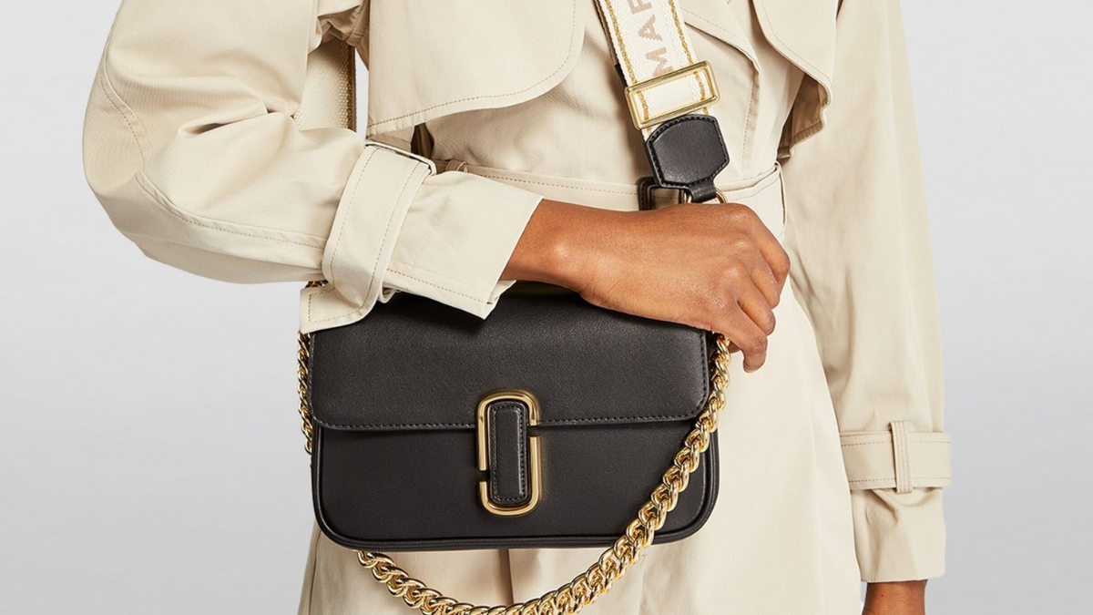 Điểm qua 11 chiếc túi Flap cổ điển không bao giờ lỗi mốt Hinh anh 13: Diem qua 11 chiec tui Flap co dien khong bao gio loi mot