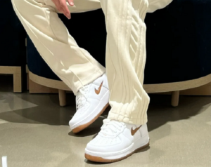 Giay Nike Air Force 1 Jewel 'White Bronze' FN5924-103