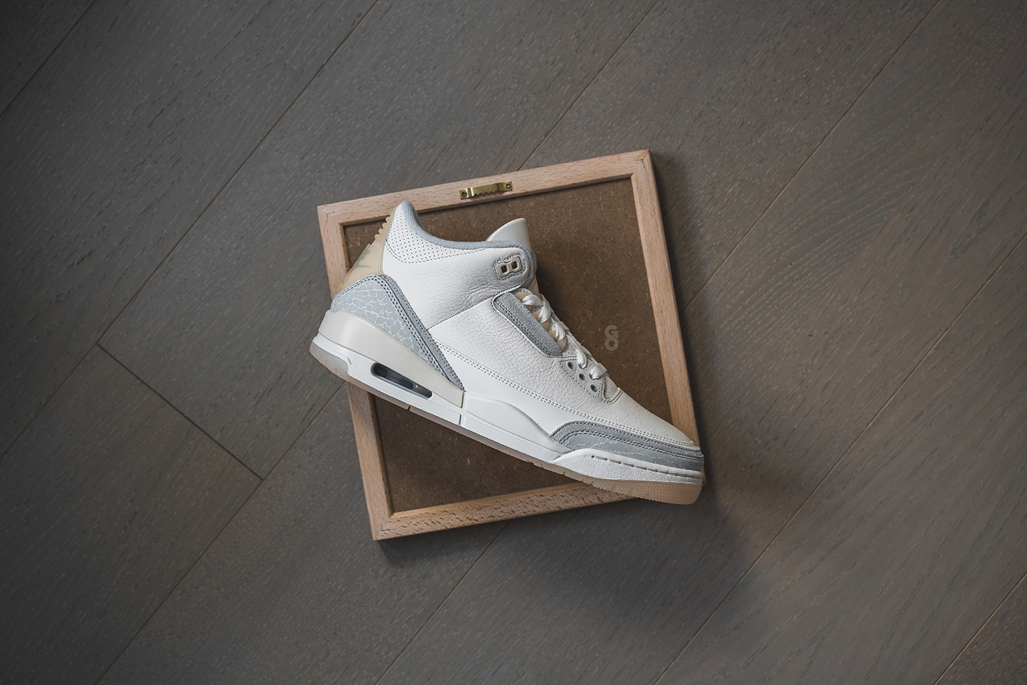 Air Jordan 3 "Ivory" - phối màu tuyệt vời mở màn 2024 Hinh anh 2: Air Jordan 3 "Ivory" - phoi mau tuyet voi mo man 2024