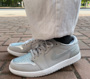 Giay Nike Air Jordan 1 Low 2024 'Metallic Silver' CZ0790-002