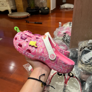 Dep Crocs Classic Clog x Hello Kitty 'Hello Kitty' 208527-680