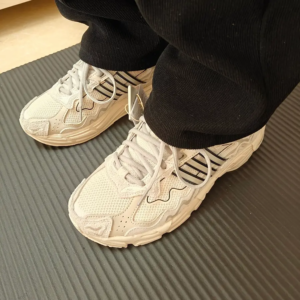 Giay Adidas Response CL x Bad Bunny 'Wonder White' IF7179