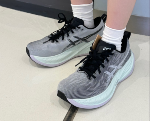 Giay Asics Superblast 'Black Lilac Hint' 1013A127-101