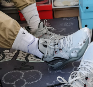 Giay Lining Yushuai 16 Mid 'Ape Camo' ABAS053-5