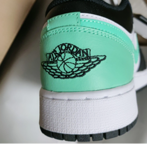 Giay Nike Air Jordan 1 Low 'Green Glow' 553560-131