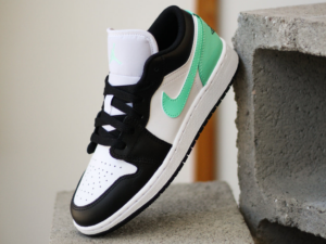 Giay Nike Air Jordan 1 Low 'Green Glow' 553560-131
