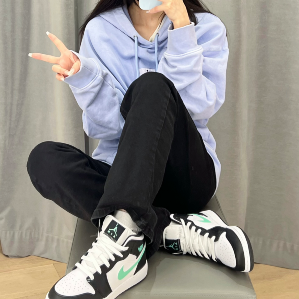 Giay Nike Air Jordan 1 Mid GS 'Green Glow' DQ8423-103