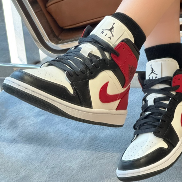 Giay Nike Air Jordan 1 Mid 'Gym Red Off Noir' BQ6472-160
