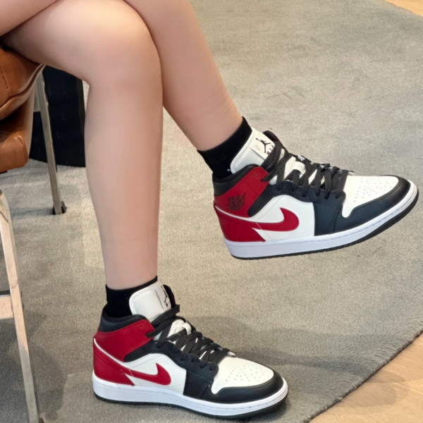 Giay Nike Air Jordan 1 Mid 'Gym Red Off Noir' BQ6472-160