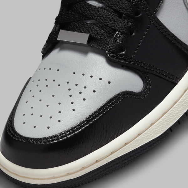 Giay Nike Air Jordan 1 Mid SE 'Black Chrome' FB9892-002