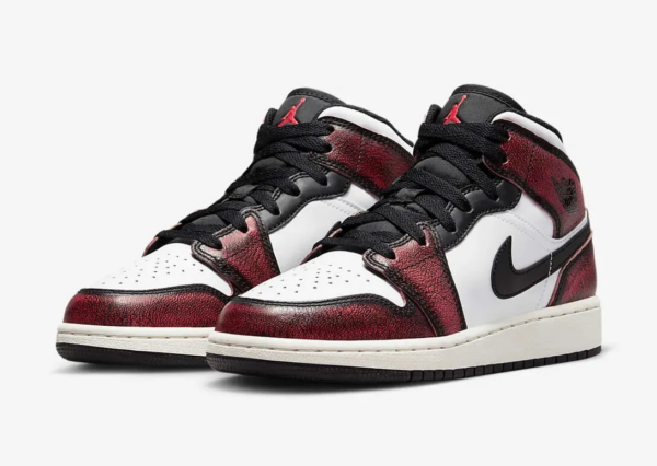 Giay Nike Air Jordan 1 Mid 'Wear-Away Chicago' FB0568-006