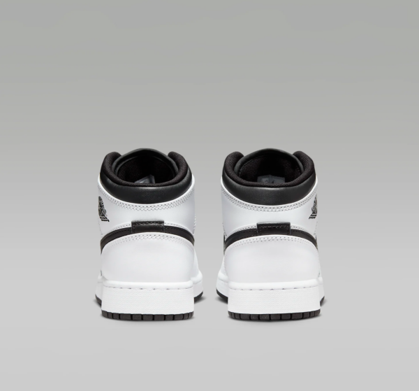Giay Nike Air Jordan 1 Mid 'White Black' DQ8423-132