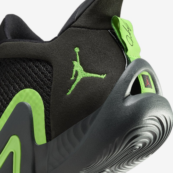 Giay Nike Air Jordan Tatum 1 GS 'Black Green Strike' DX5359-003