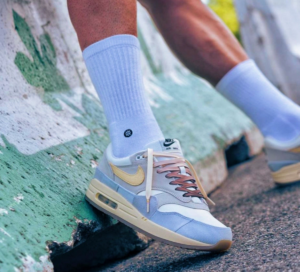 Giay Nike Air Max 1 'Crepe Light Bone' FJ4735-001