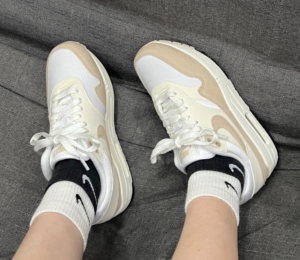 Giay Nike Air Max 1 'Pale Ivory' DZ2628-101