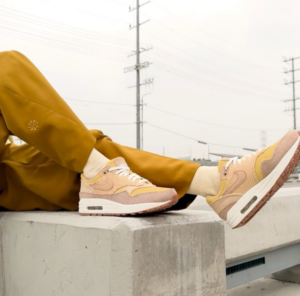 Giay Nike Air Max 1 SE ‘Buff Gold Corduroy’ FB8451-700
