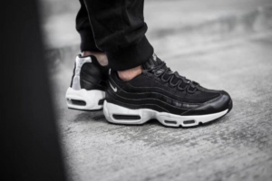 Giay Nike Air Max 95 'Rebel Skulls' 538416-008