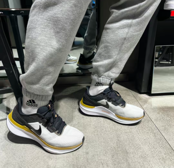 Giay Nike Air Zoom Structure 25 'Summit White Bronzine' DJ7883-103