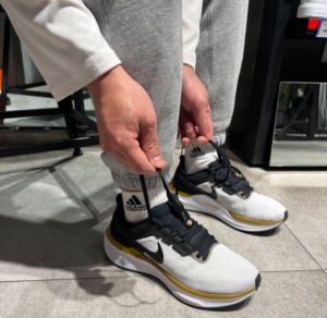 Giay Nike Air Zoom Structure 25 'Summit White Bronzine' DJ7883-103