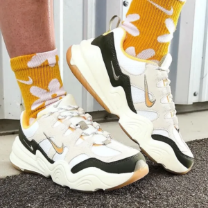 Giay Nike Tech Hera 'Sail' FJ4743-100