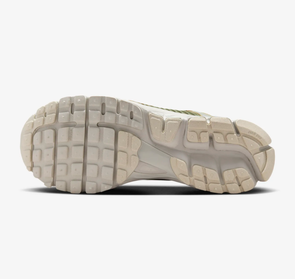 Giay Nike Zoom Vomero 5 'Neutral Olive' FJ1915-200