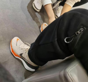 Giay Nike ZoomX Invincible Run Flyknit 3 ‘Oatmeal Orange’ FQ8720-140