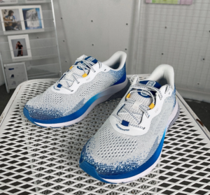 Giay Under Armour HOVR Turbulence 2 'White Varsity Blue' 3026520-101