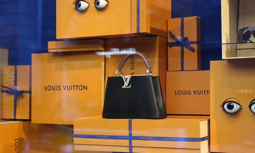 Gucci với Louis Vuitton, đâu mới là thương hiệu xa xỉ dành cho bạn? Hinh anh 1: Gucci voi Louis Vuitton, dau moi la thuong hieu xa xi danh cho ban?
