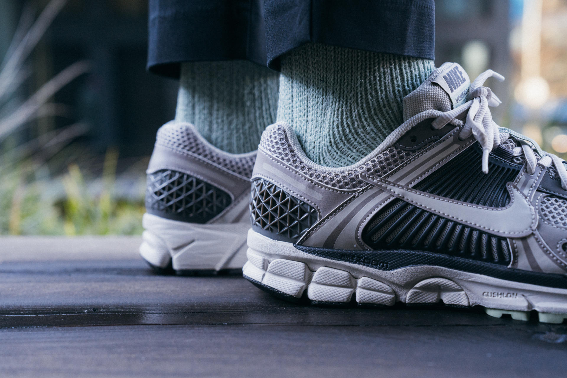 Nike Vomero 5 có gì hot mà giới trẻ Hàn thích đến vậy Hinh anh 1: Nike Vomero 5 co gi hot ma gioi tre Han thich den vay