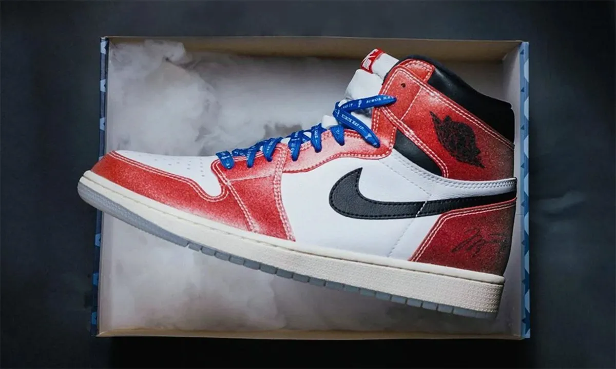 Hinh anh 2: So luoc lich su hinh thanh va phat trien thuong hieu Trophy Room