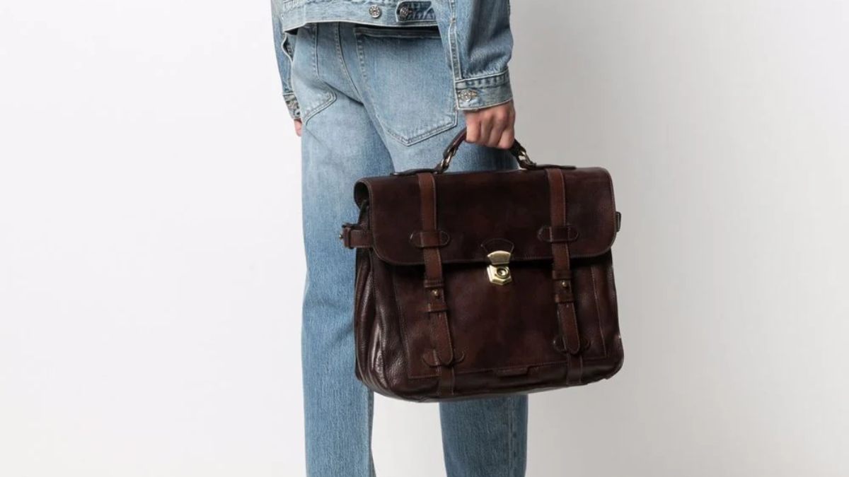 Sang trọng và tinh tế: Khám phá những chiếc túi da nam cao cấp Hinh anh 8: Sang trong va tinh te: Kham pha nhung chiec tui da nam cao cap