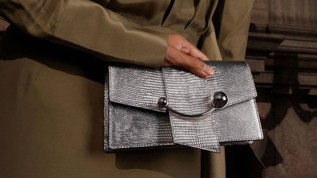 10 chiec tui Metallic san sang cho moi bua tiec cua ban