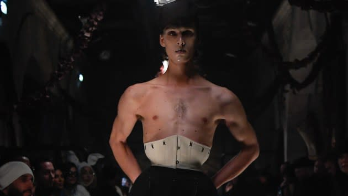 Maison Margiela Artisanal: Giải mã sức hút của show diễn độc đáo Hinh anh 6: Maison Margiela Artisanal: Giai ma suc hut cua show dien doc dao