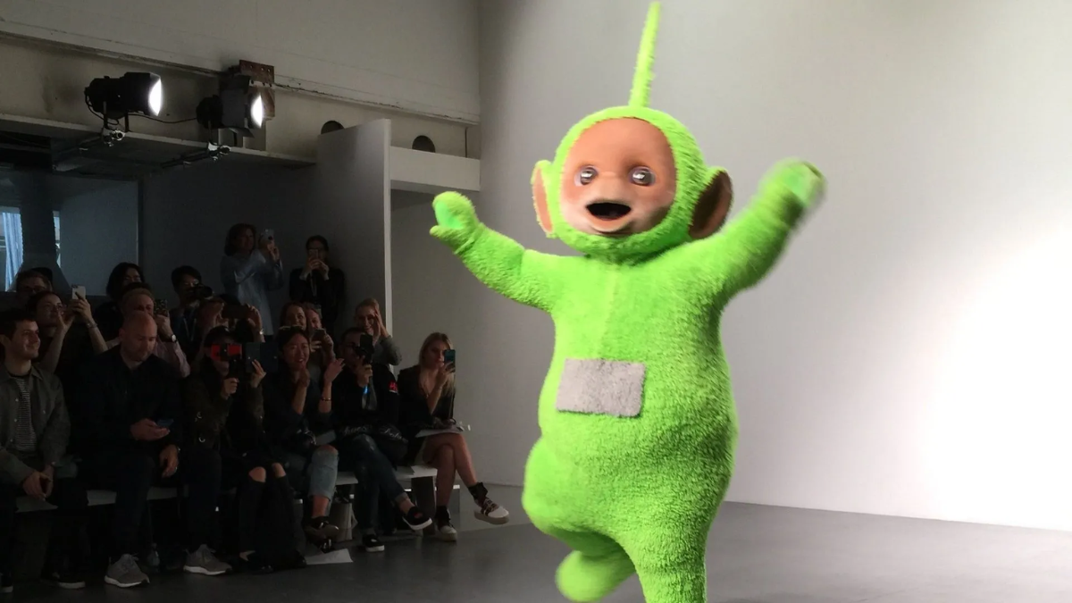 Hinh anh 2: Nhung khoanh khac thoi trang "gay soc" nhat moi thoi dai