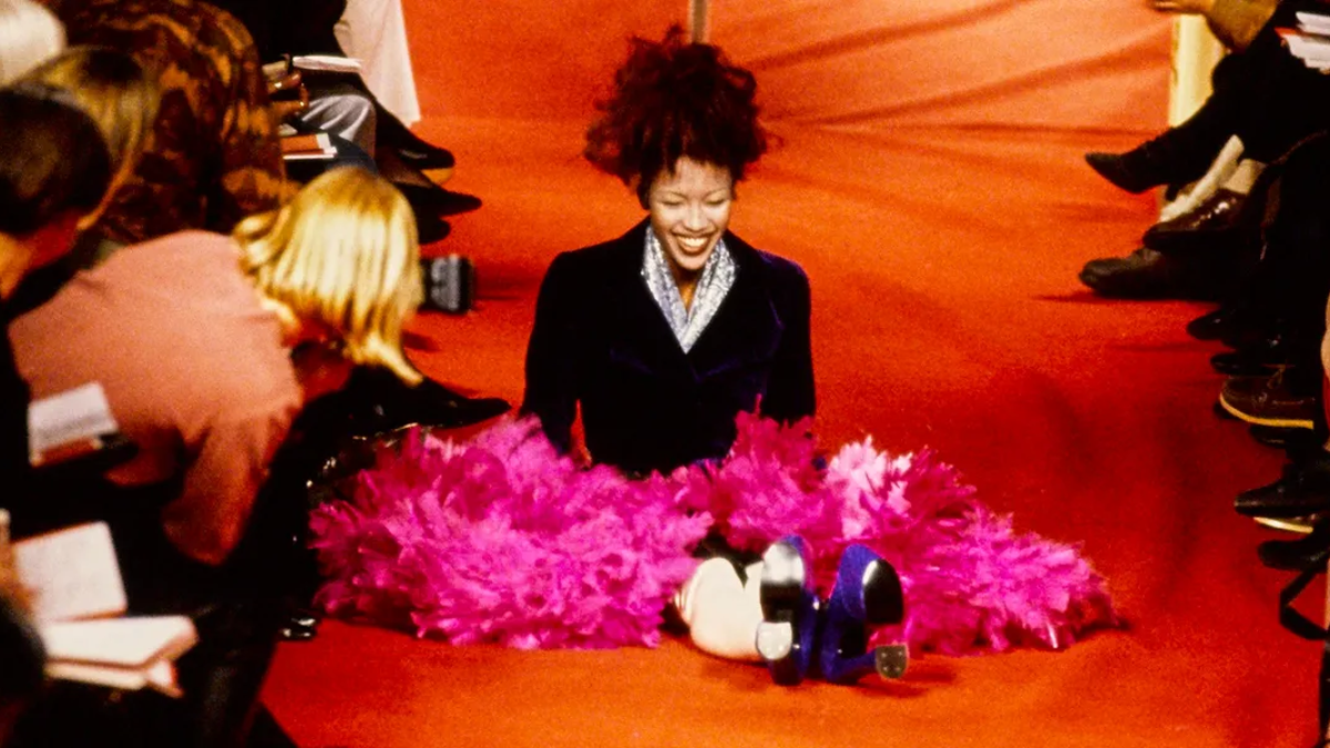 Hinh anh 10: Nhung khoanh khac thoi trang "gay soc" nhat moi thoi dai