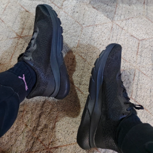 Giay Under Armour HOVR Turbulence 2 'Triple Black' 3026520‑002