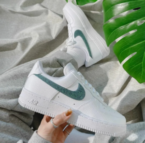 Giay Nike Air Force 1 Low 'Glitter Swoosh' DH4407-100