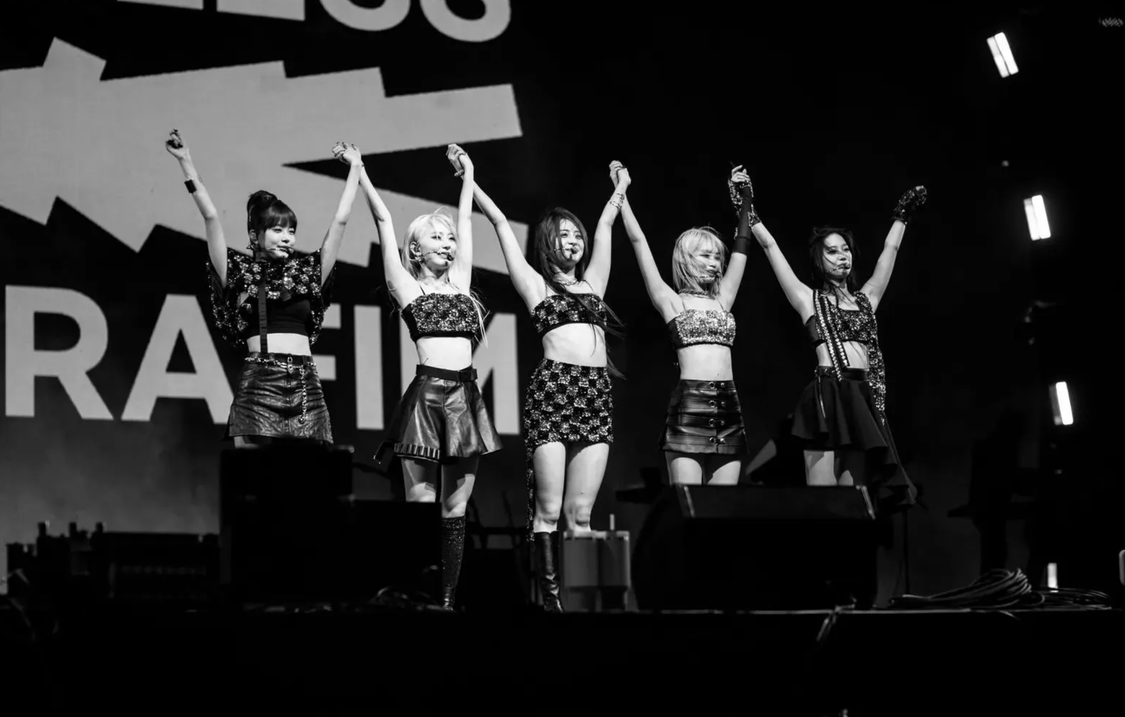 Hinh anh 1: Le Sserafim "chao san" Coachella voi dien mao ca tinh den tu Louis Vuitton