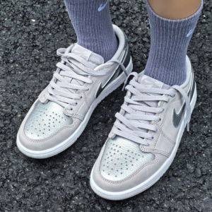 Giay Nike Air Jordan 1 Retro Low OG GS 'Silver' CZ0858-002