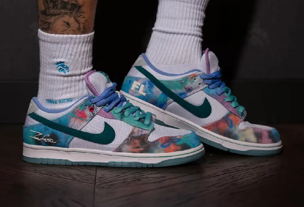 Hinh anh 2: Futura Laboratories x Nike SB Dunk Low - phien ban collab doc dao